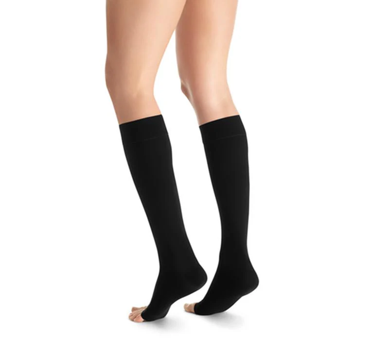 PR/1 JOBST OPAQUE WOMEN, KNEE HIGH, 20-30MMHG, LG, FULL CALF, CLASSIC BLACK, OPEN TOE - Image 2